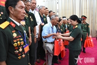 MND meets with national contributors from Ca Mau province